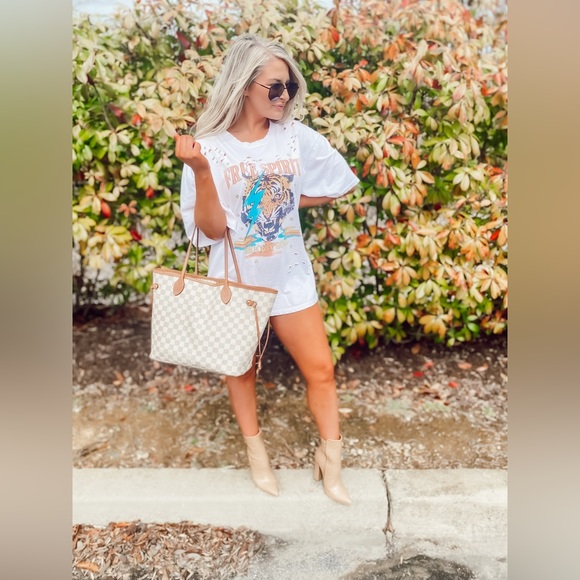 BRAND NEW oversized distressed graphic tee - Picture 2 of 2